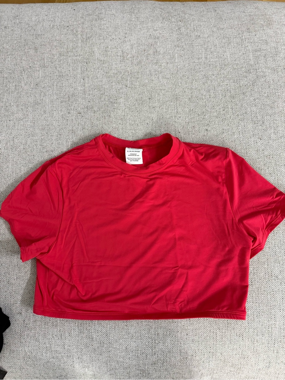 PINK VICTORIA’S SECRET RED CROPPED T-SHIRT